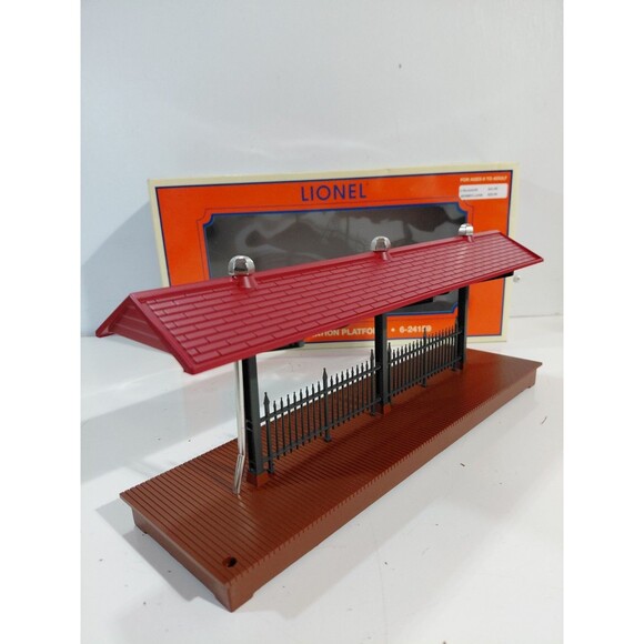 Lionel 6-24159 O Gauge Model Railroad Accessory Lighted Station Platform w/Box - Picture 2 of 16